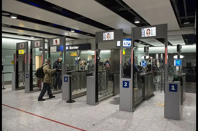 Причина запрета на выезд за границу худруку «Театра.doc» — долги за ЖКХ