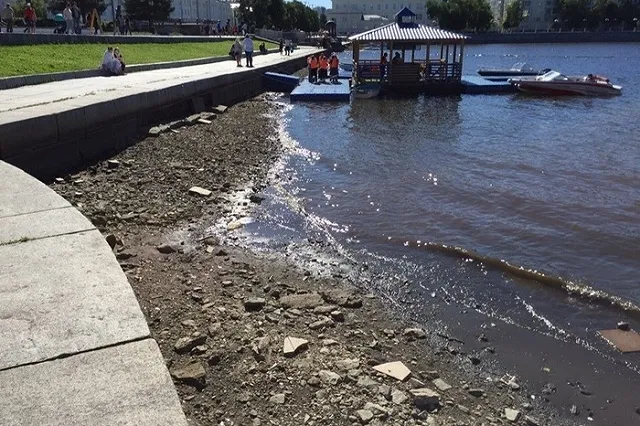Якоб распорядился повысить уровень воды в Исети до начала заморозков