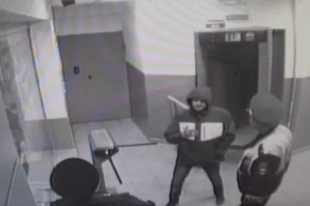 Почти по Корнею Чуковскому. Уральца будут судить за пинок полицейскому