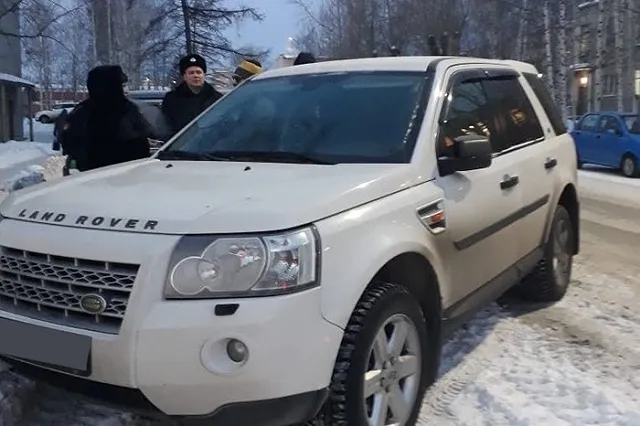 Мужчина лишился Лэнд Ровера, когда пытался его продать