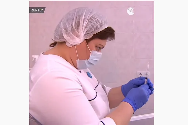 Врачи объяснили, что делать заболевшим после первой прививки от COVID-19