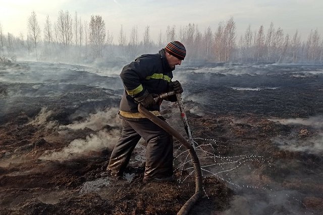 Запах гари от тлеющих в Екатеринбурге торфяников дошел до ХМАО
