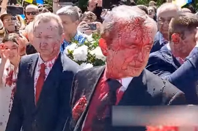 СК РФ будет выяснять обстоятельства нападения на российского посла в Польше