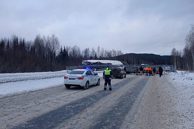 Наезд грузовика на опору информационного табло произошел на Московском тракте