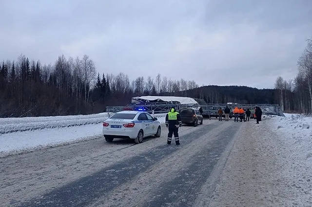 Наезд грузовика на опору информационного табло произошел на Московском тракте
