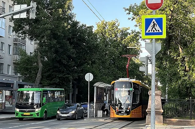 Семь новых и очень вместительных трамваев вышли на маршрут в Екатеринбурге. Куда они ездят?