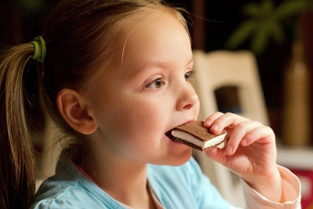 Полторы тонны новогодних кондитерских изделий изъяли в Нижнем Тагиле