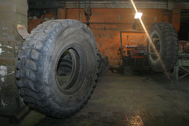 В Югре из-за взрыва колеса «КамАЗа» погиб вахтовик