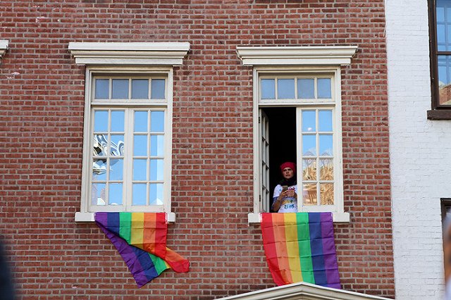 «Ломали ребра, били током». Опубликована исповедь гея из Чечни