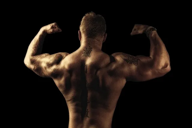 В Екатеринбурге полицейский-качок попался на крупной партии анаболиков