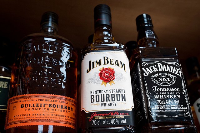 Огонь уничтожил 45 тысяч бочек бурбона в Кентукки