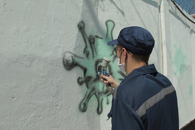 Уральские заключённые разрисовали стены в колонии