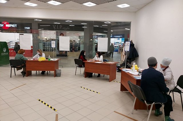 Публикуем полный список ТЦ Свердловской области, где можно без записи привиться от коронавируса