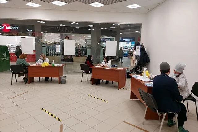 Публикуем полный список ТЦ Свердловской области, где можно без записи привиться от коронавируса