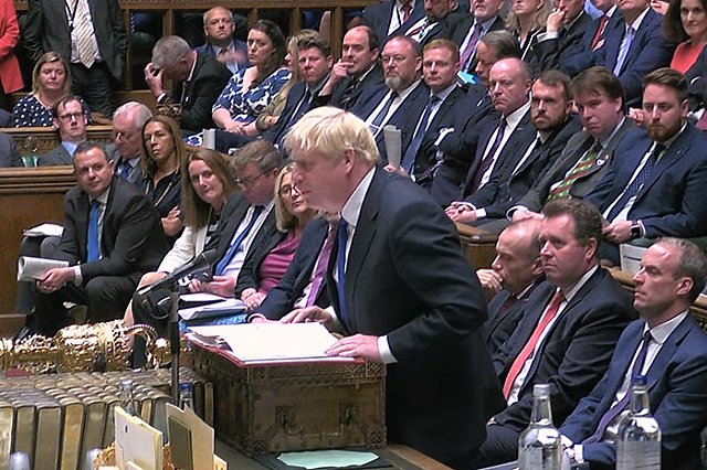 СМИ: Джонсон уволил министра ЖКХ, призывавшего его уйти в отставку