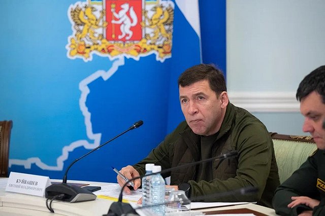 Главы двух уральских регионов, пострадавших от пожаров, отменили парад и салют в честь 9 мая