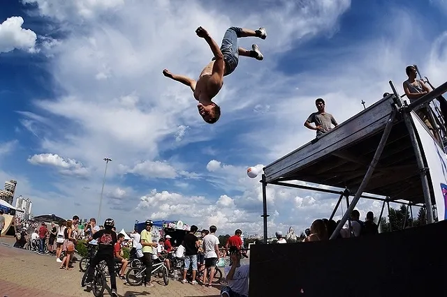 Полиция выясняет личности паркурщиков, забравшихся на храм в центре Челябинска