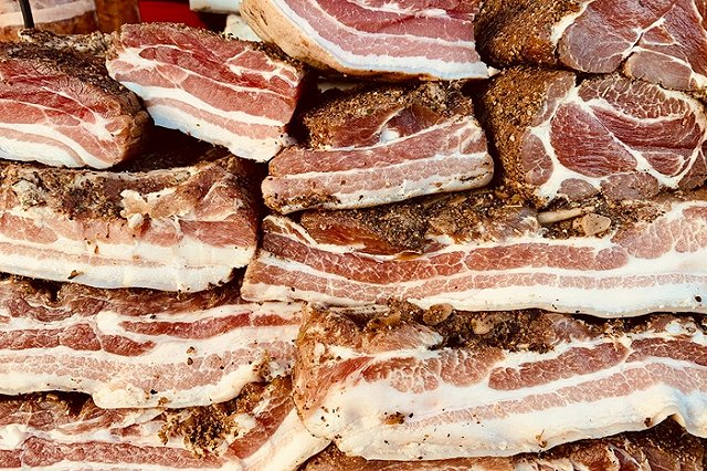 В екатеринбургских магазинах нашли опасное мясо