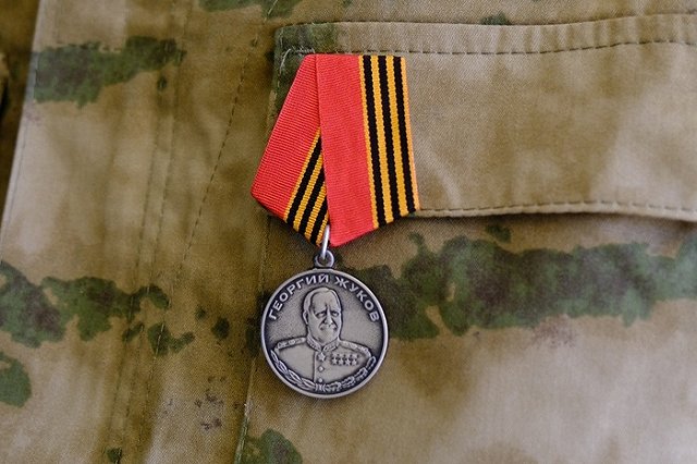 В Екатеринбурге вручили награды бойцам спецназа Росгвардии, участвовавшим в спецоперации