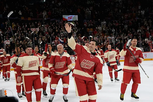 Хет-трик от Овечкина и дубль от Дацюка! Легенды мирового хоккея приехали в Екатеринбург