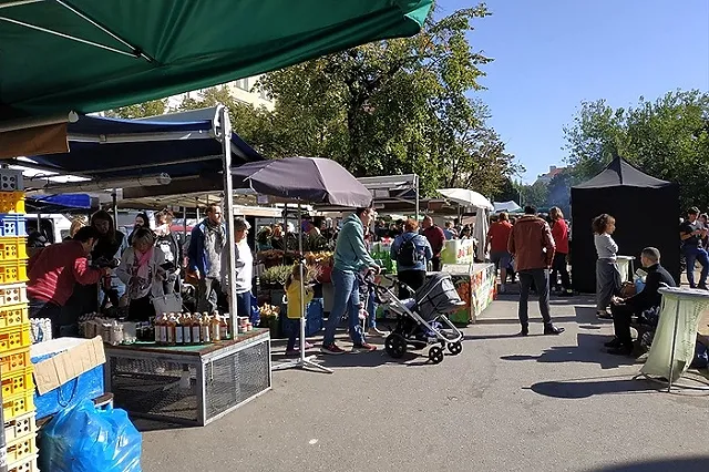На главной площади Екатеринбурга больше не будет сельхозярмарки выходного дня