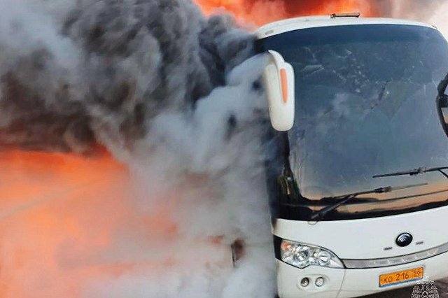 На трассе между Екатеринбургом и Тюменью сгорел автобус