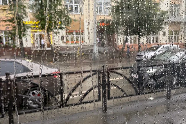 Что опять? О сильнейших ливнях предупредили в МЧС свердловчан
