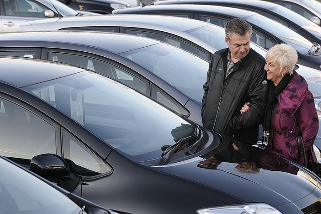 Из России с машиной. Иностранцы продолжают опустошать отечественный авторынок