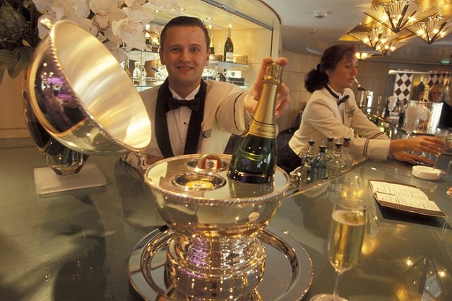 Шампанское улучшает фигуру, а пиво — цвет лица