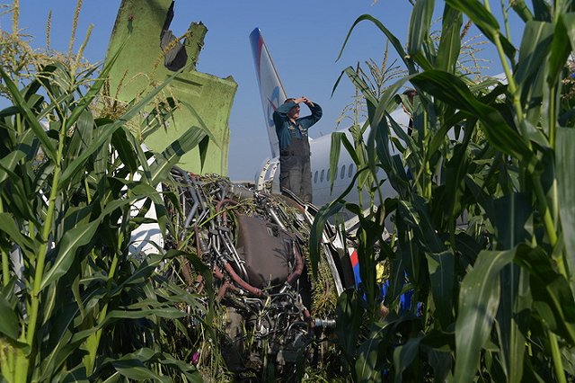 «Уральские авиалинии» начали выплату компенсаций пассажирам рейса U6178