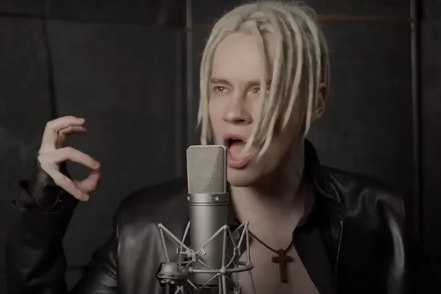 В школе Екатеринбурга детям задали выучить песню самого патриотичного певца