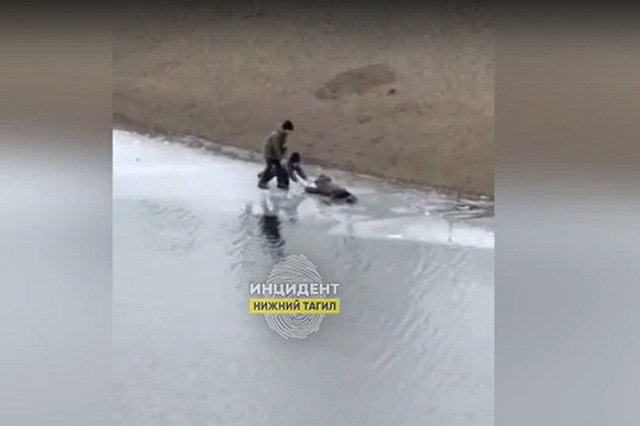 Свердловский подросток едва не утонул, провалившись под лёд