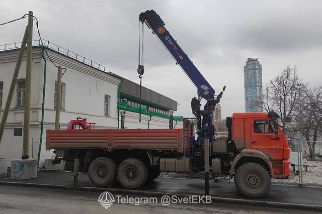 В сквере на Малышева у Музея ИЗО начались работы