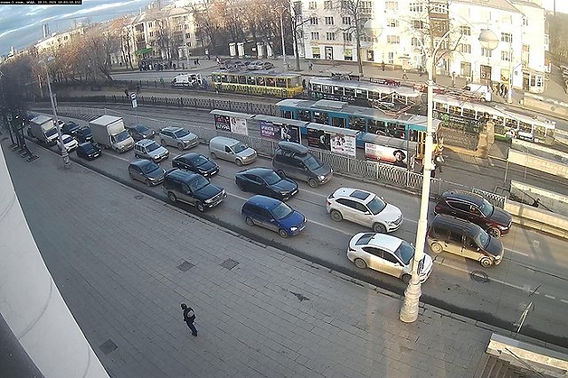 В центре Екатеринбурга встали трамваи