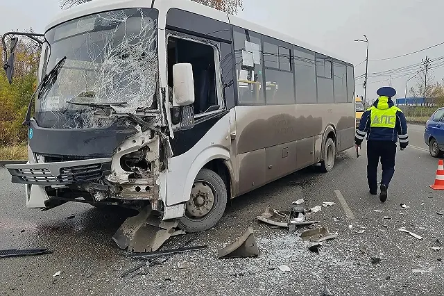 В ДТП с фурой в Березовском пострадали 8 пассажиров автобуса