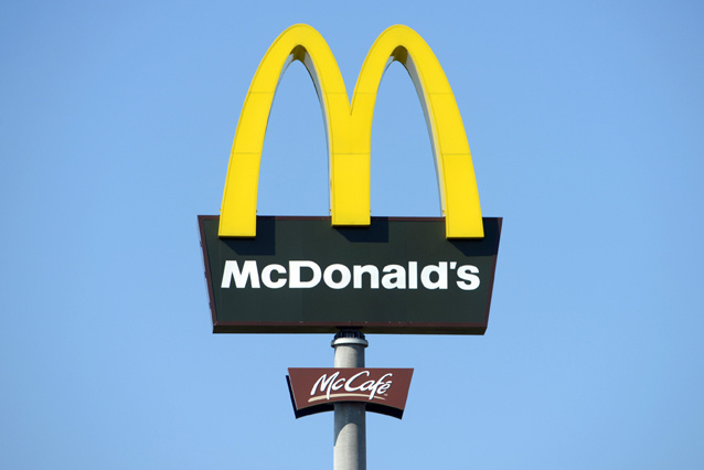 Дворкович отрицает планы властей по закрытию сети «Макдоналдс» в России