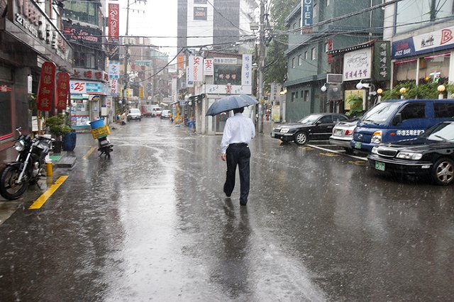 Побег северокорейского солдата попал на видео