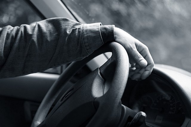 Цены на бензин попросили повысить на пять рублей