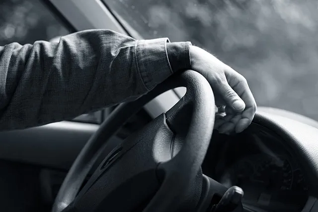 Цены на бензин попросили повысить на пять рублей