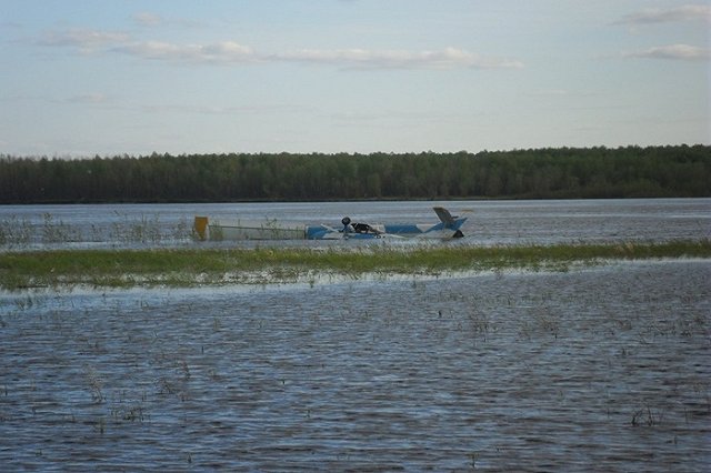 Обломки упавшего в болото в ХМАО гидросамолета найдены