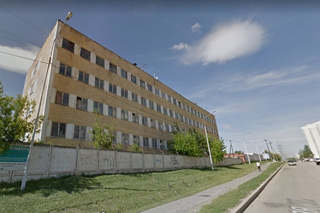 Жители брошенной пятитажки на Вторчермете третий день находятся без тепла и света