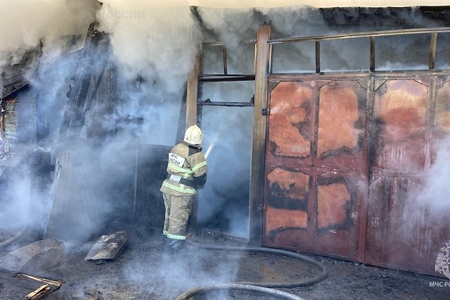 Житель Нижнего Тагила погиб, пытаясь спасти при пожаре свой автомобиль