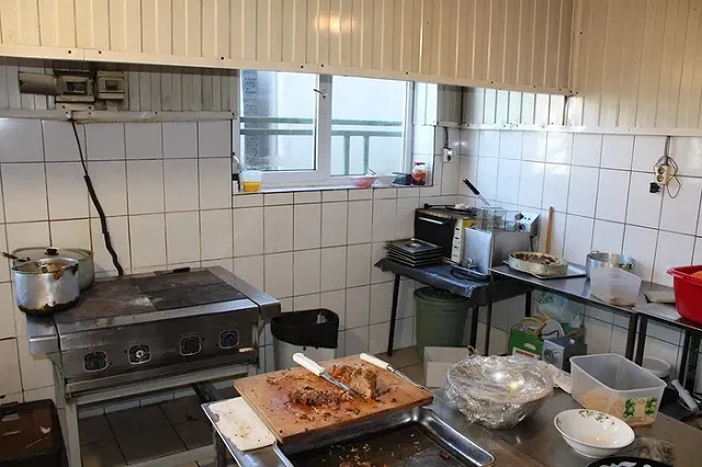 В Екатеринбурге из-за жуткой антисанитарии закрыли кафе