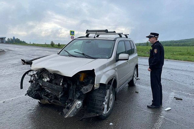 Пострадали 11-летняя девочка и 7-месячный малыш: на свердловской трассе столкнулись две иномарки