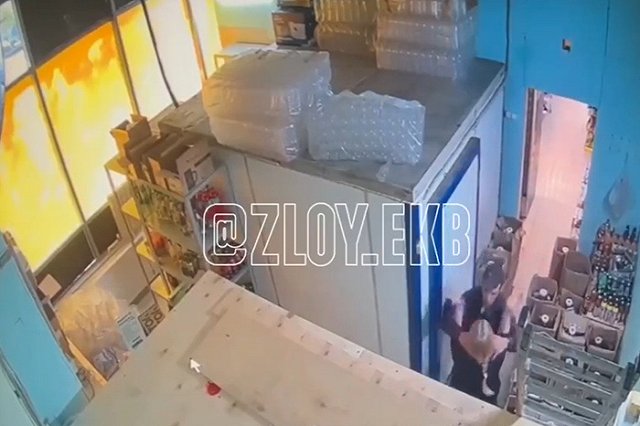Неадекватный екатеринбуржец попытался задушить продавщицу алкомаркета