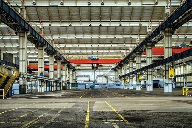 В Екатеринбурге экстренно эвакуировали несколько заводов