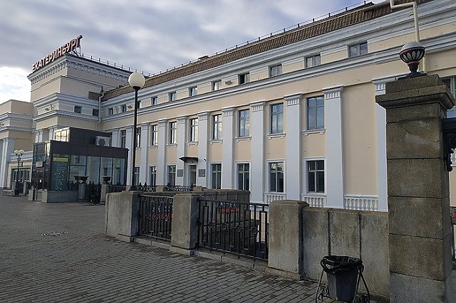 В Екатеринбурге человек попал под поезд