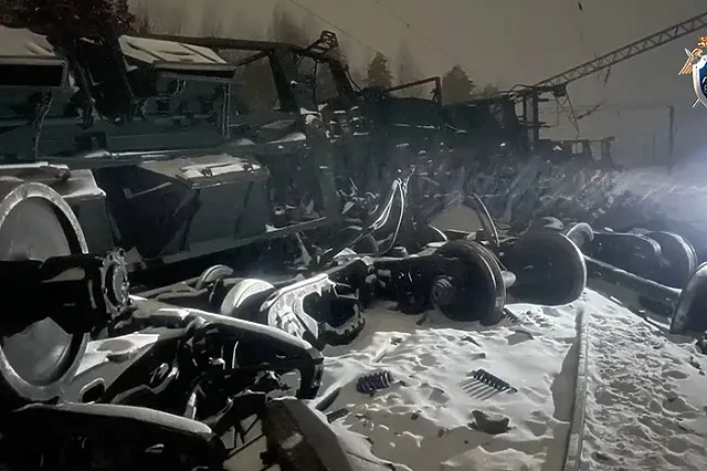 Из-за крушения вагонов в Кировской области поезда массово задерживаются в Екатеринбурге