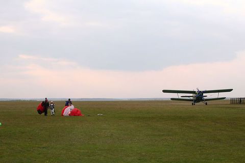 В Логиново стартуют всероссийские соревнования по прыжкам с парашютом