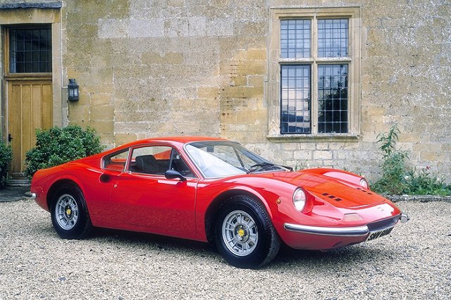 Раритетный Ferrari был продан на аукционе за 32 млн евро